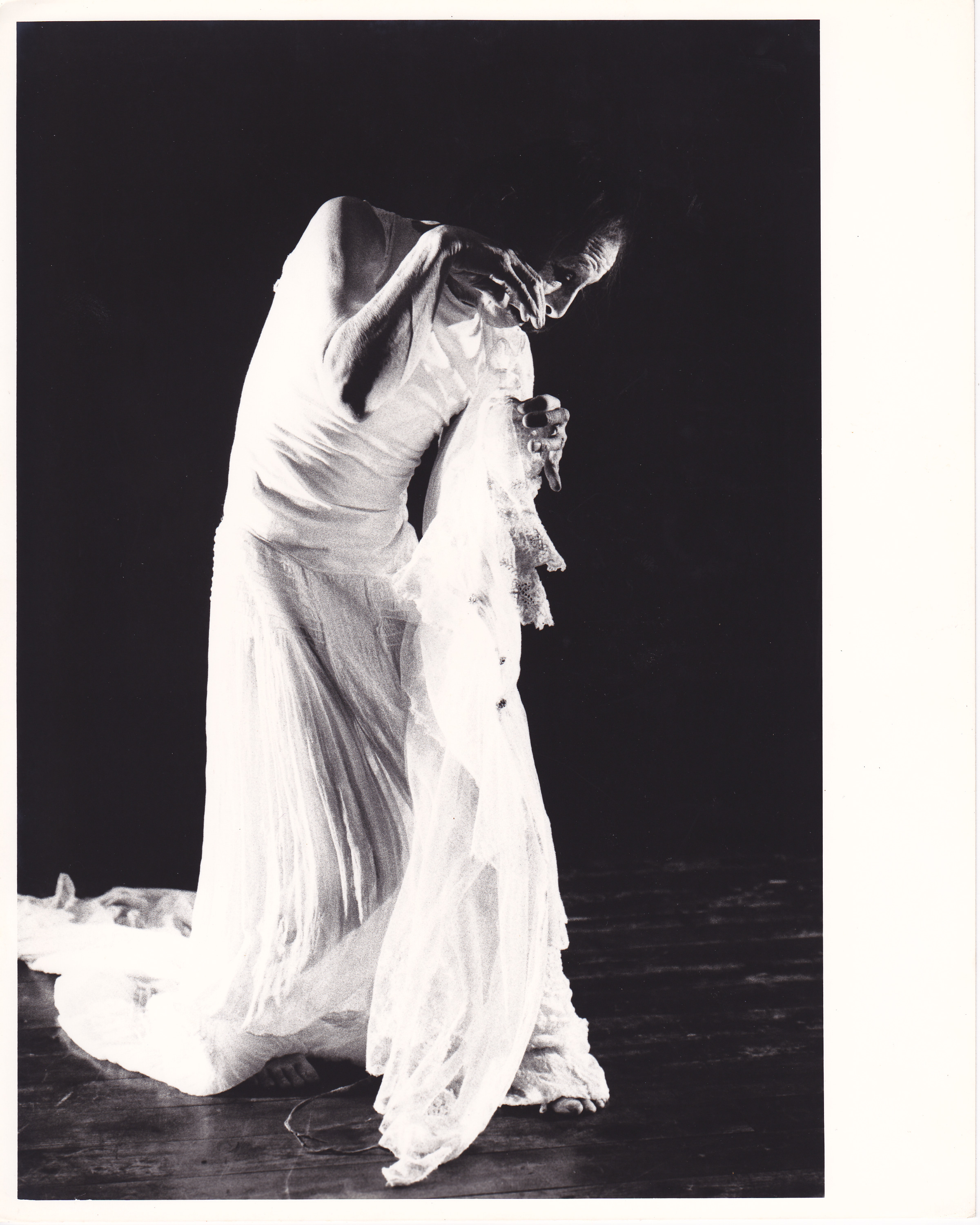 大野一雄舞踏研究所 | Dance Archive Network